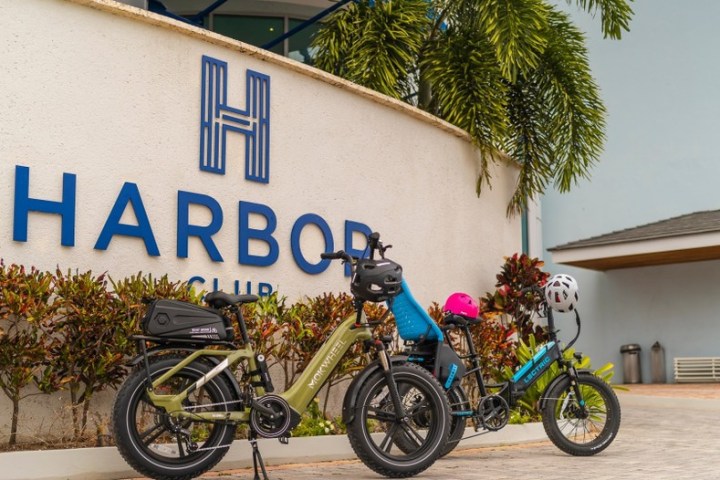 a motorcycle parked on the side of a building
